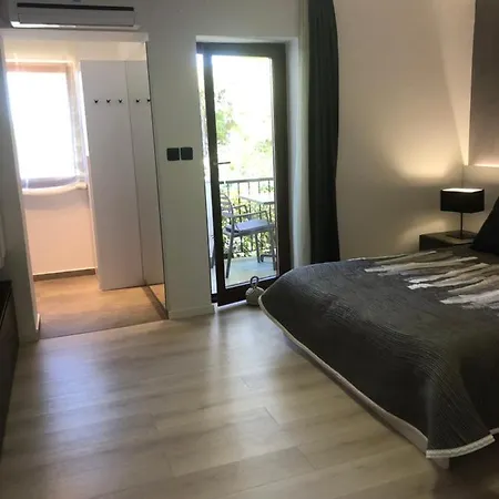 Apartment & Bianca